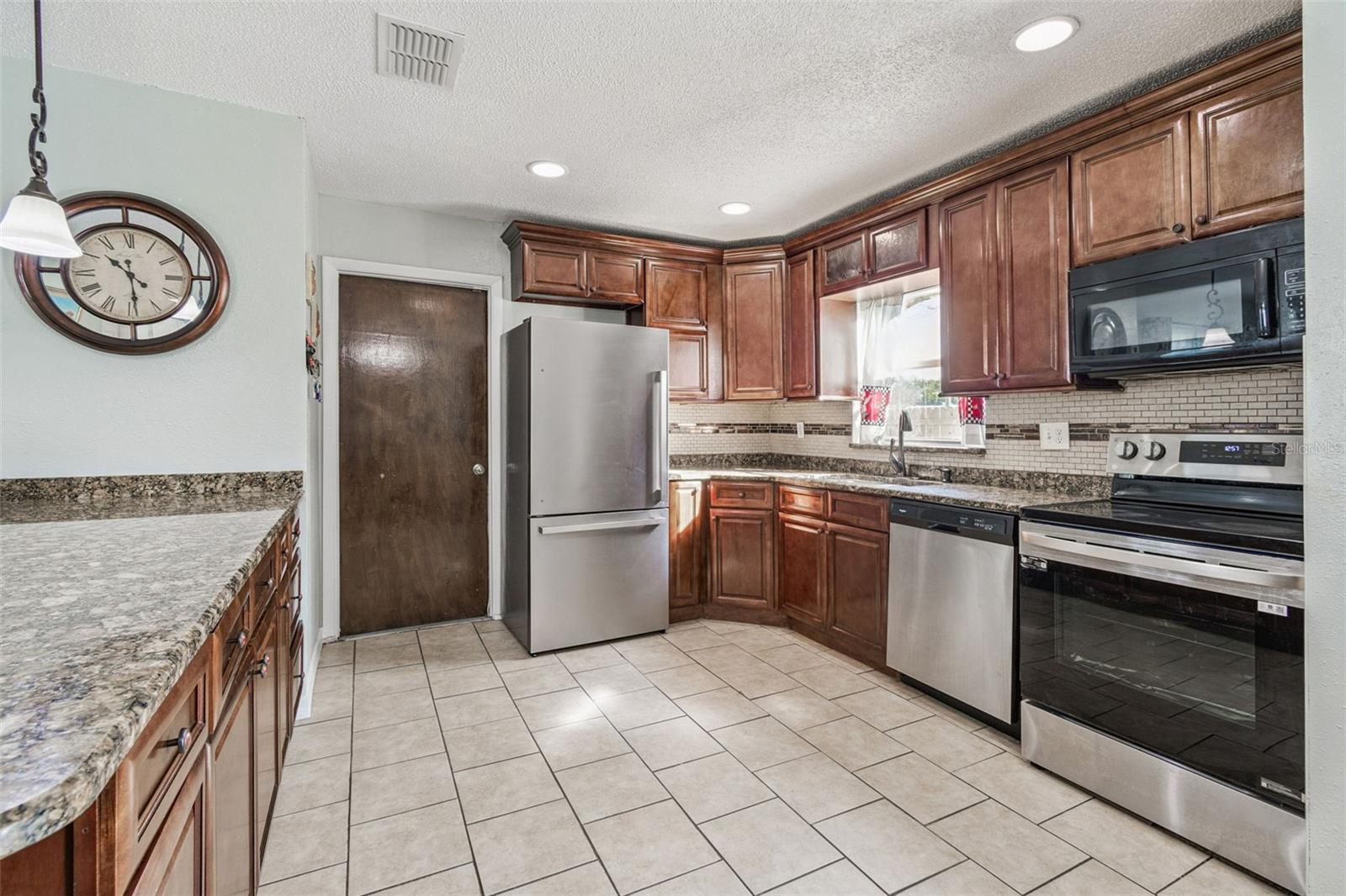 Image 24 of 77 For 6500 69th Avenue N