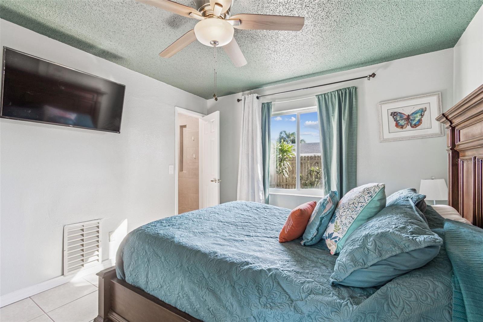 Image 37 of 77 For 6500 69th Avenue N