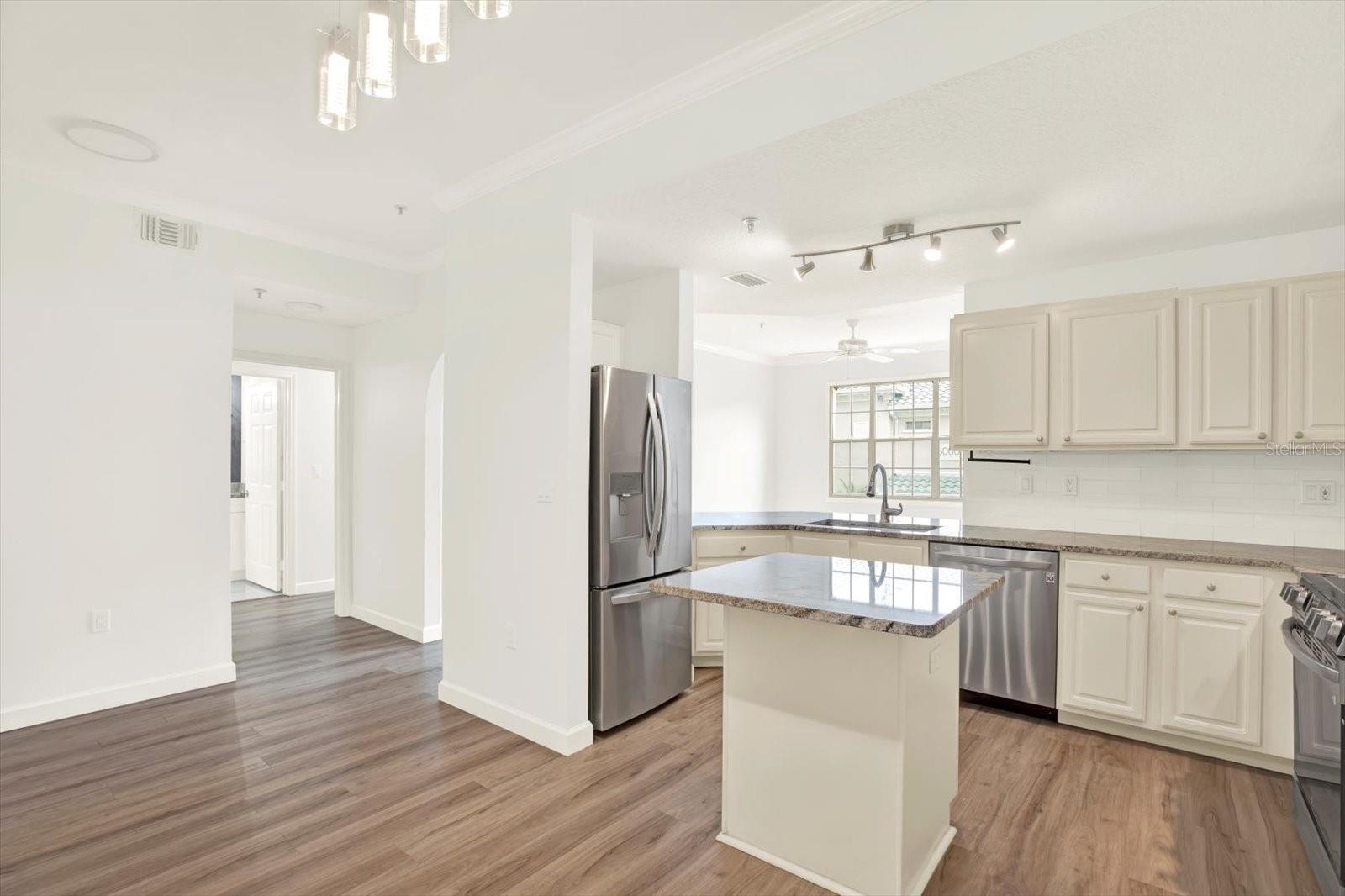 Image 3 of 33 For 501 Knights Run Avenue 1133