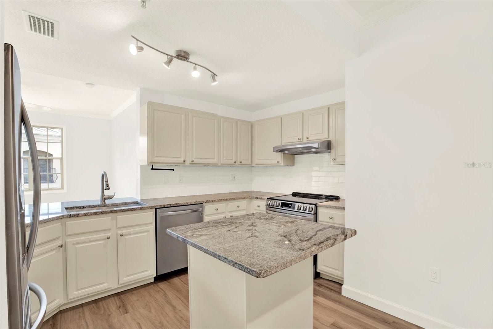 Image 4 of 33 For 501 Knights Run Avenue 1133