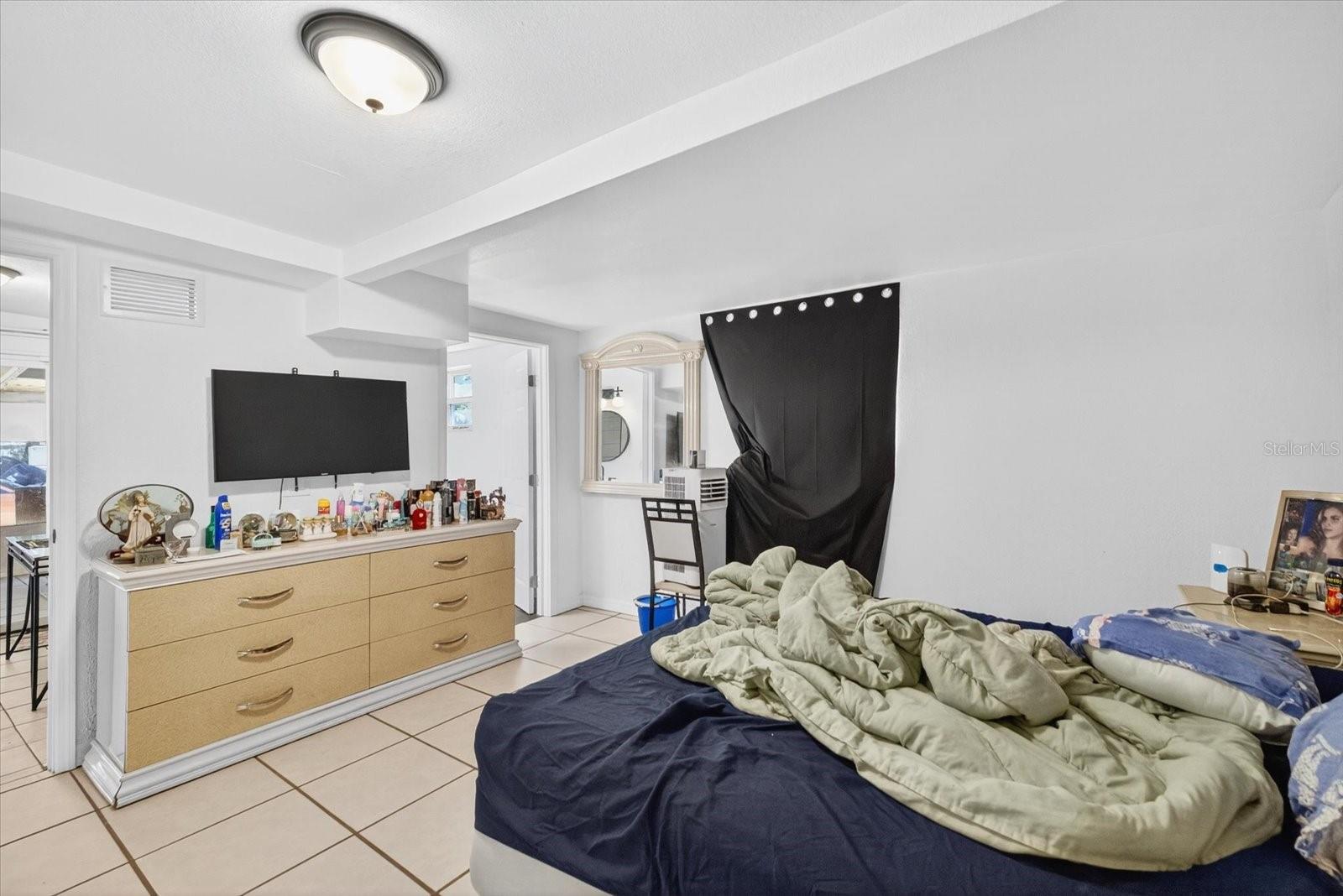 Image 16 of 41 For 2839 19th Street W