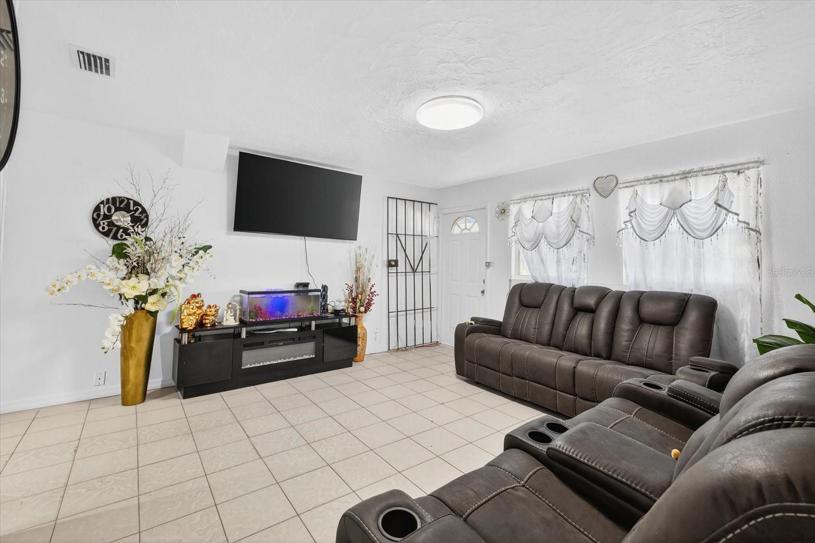 Image 6 of 41 For 2839 19th Street W