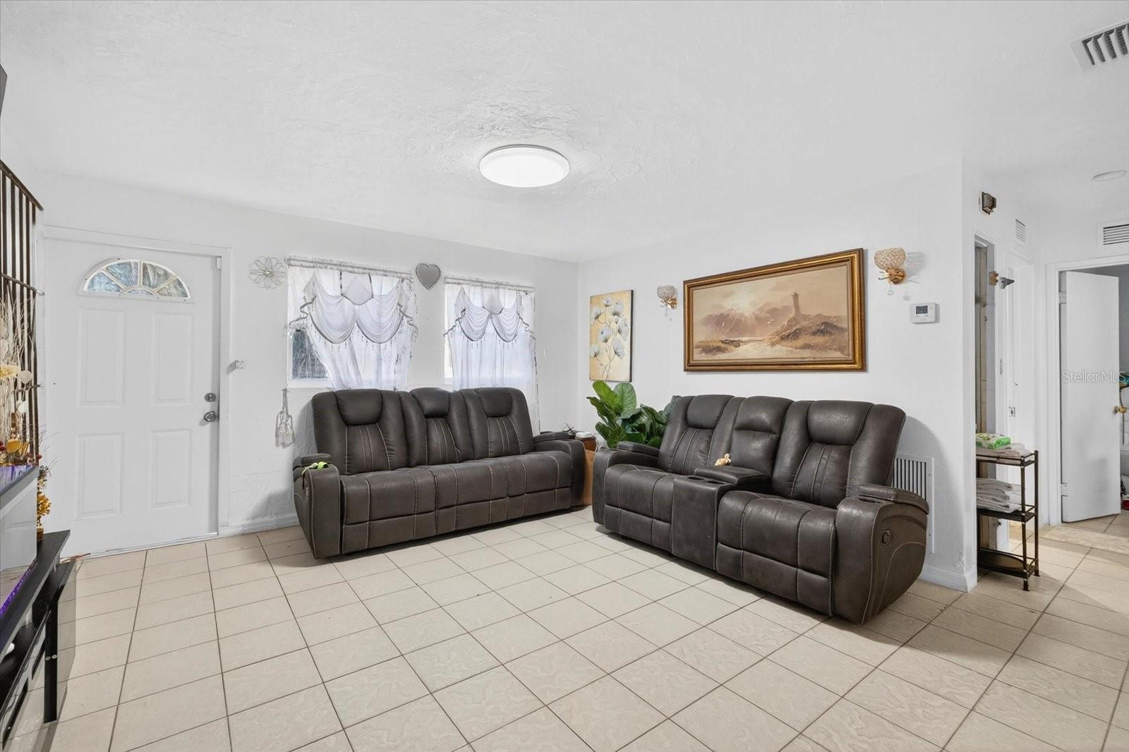 Image 7 of 41 For 2839 19th Street W