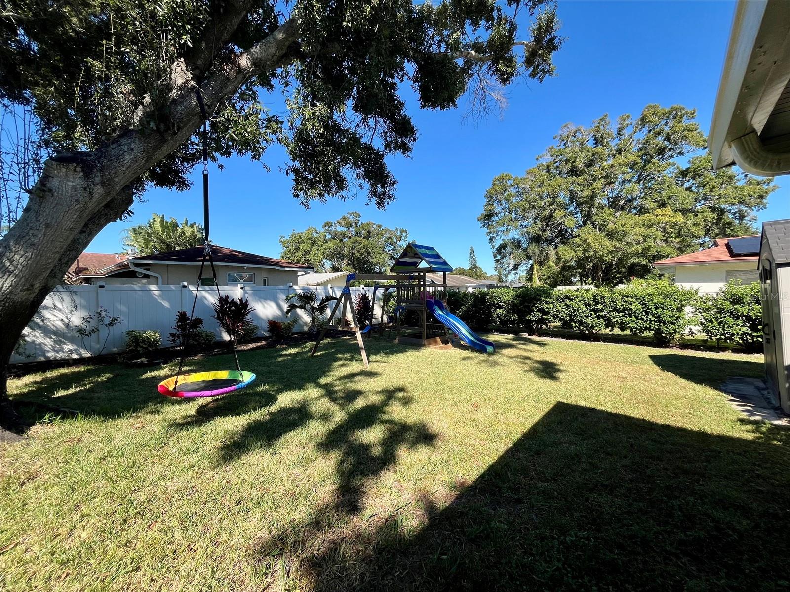 Image 23 of 26 For 2332 Hawthorne Drive