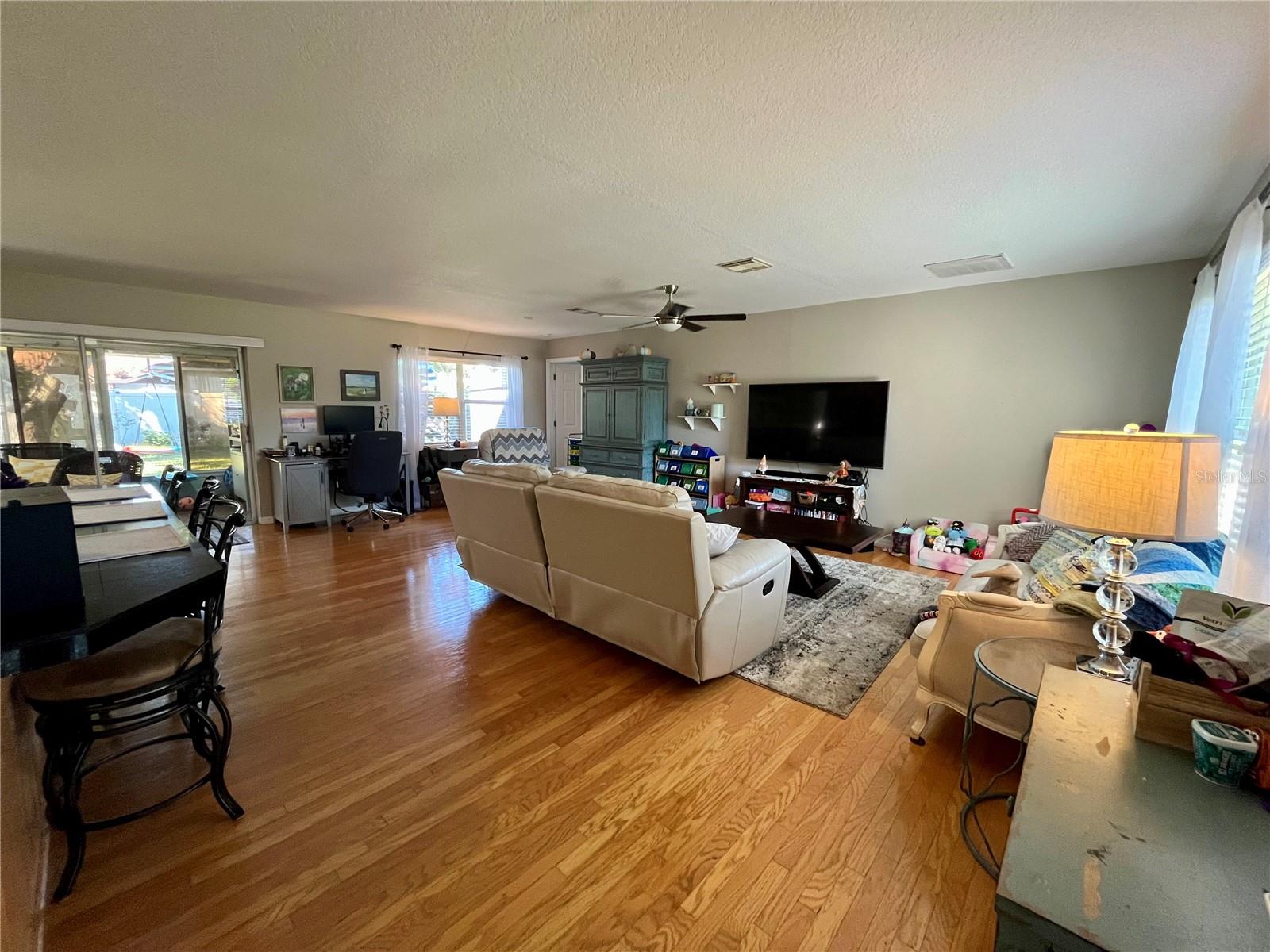 Image 6 of 26 For 2332 Hawthorne Drive