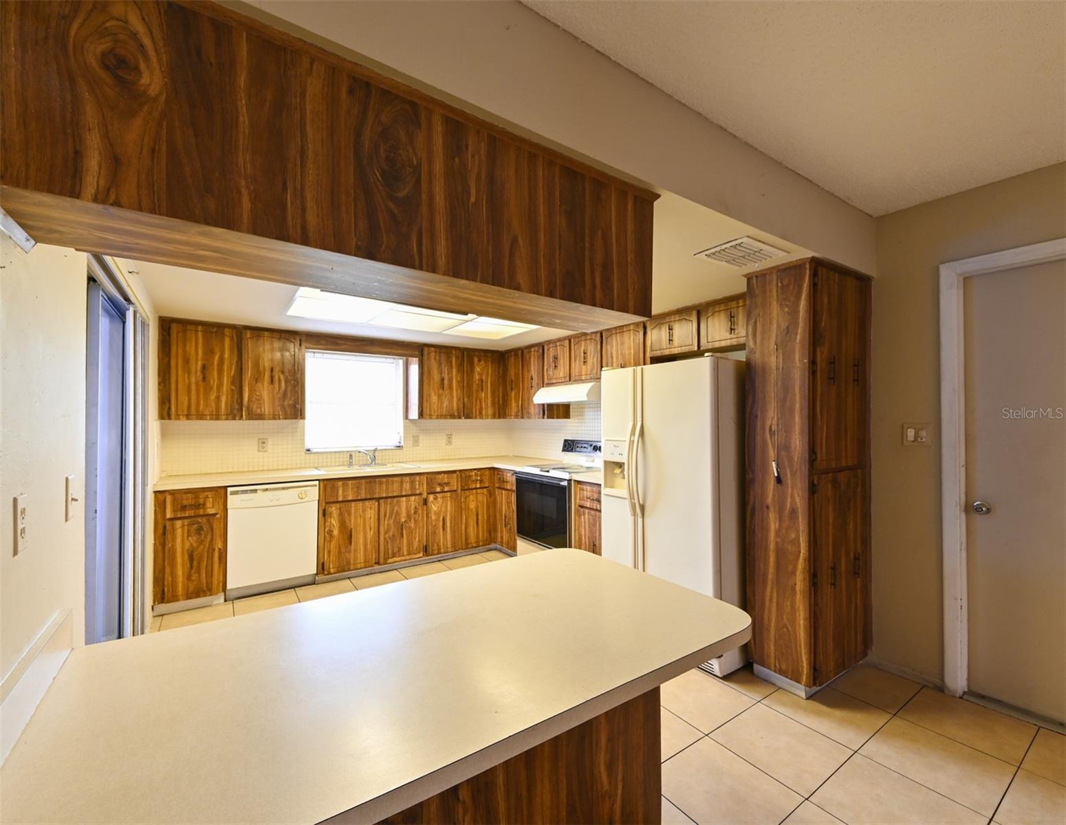 Image 26 of 29 For 8012 Embassy Boulevard