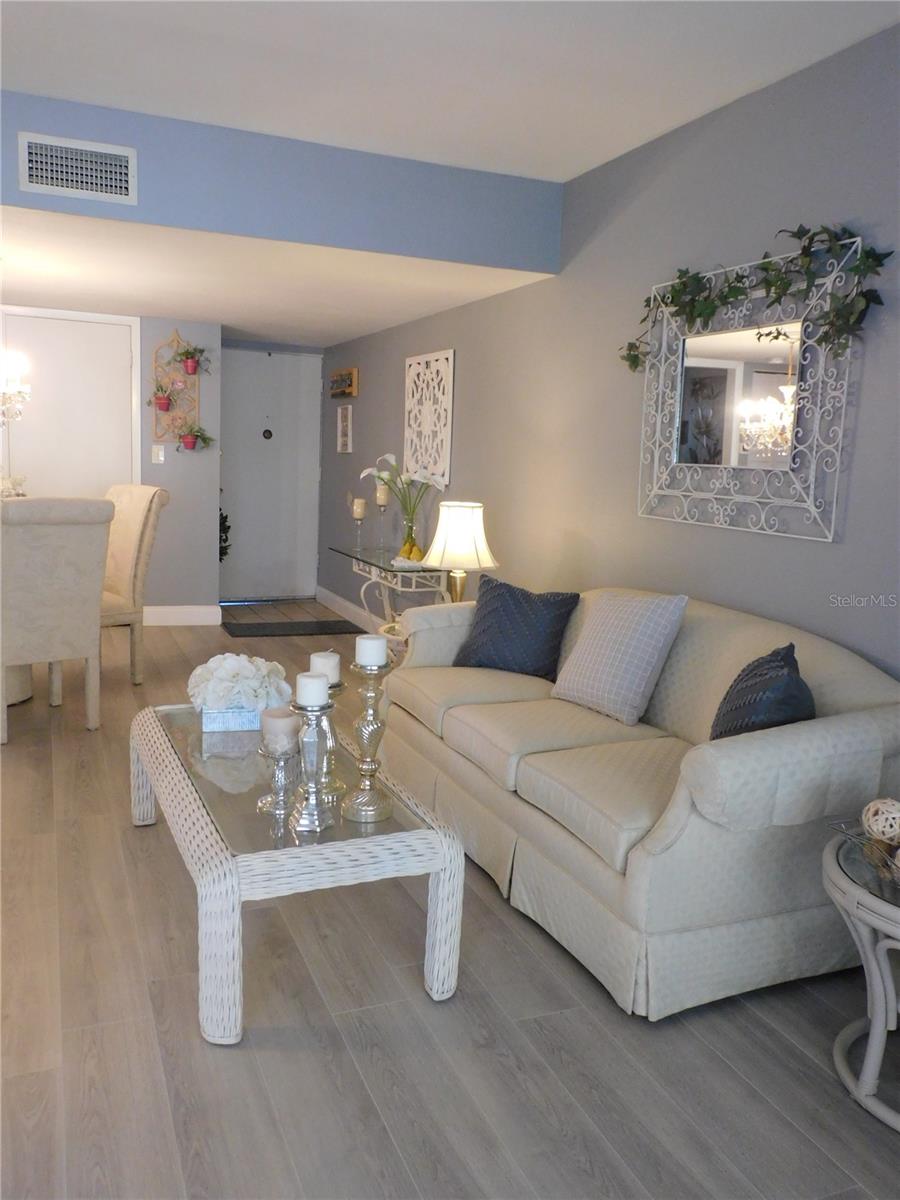 Image 4 of 22 For 860 Village Drive N 101