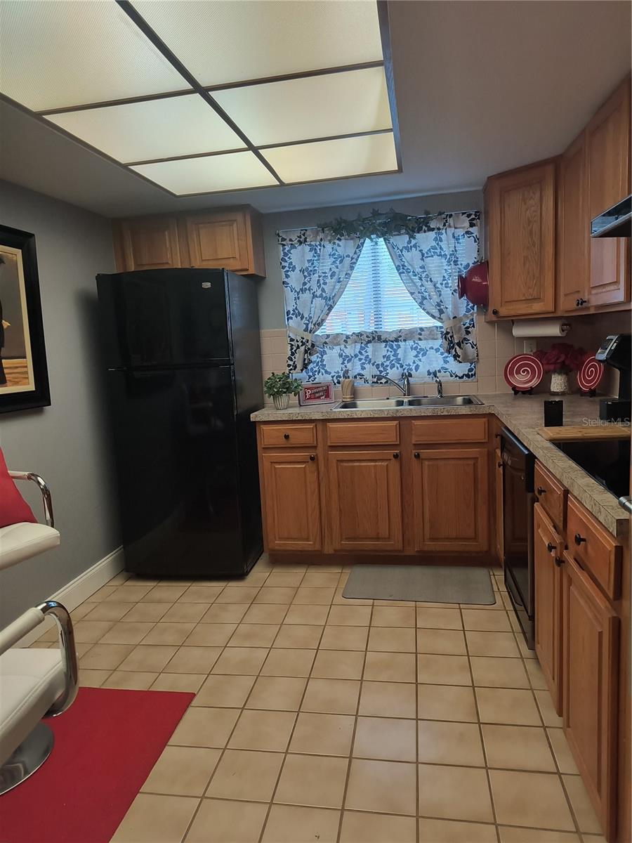 Image 9 of 22 For 860 Village Drive N 101