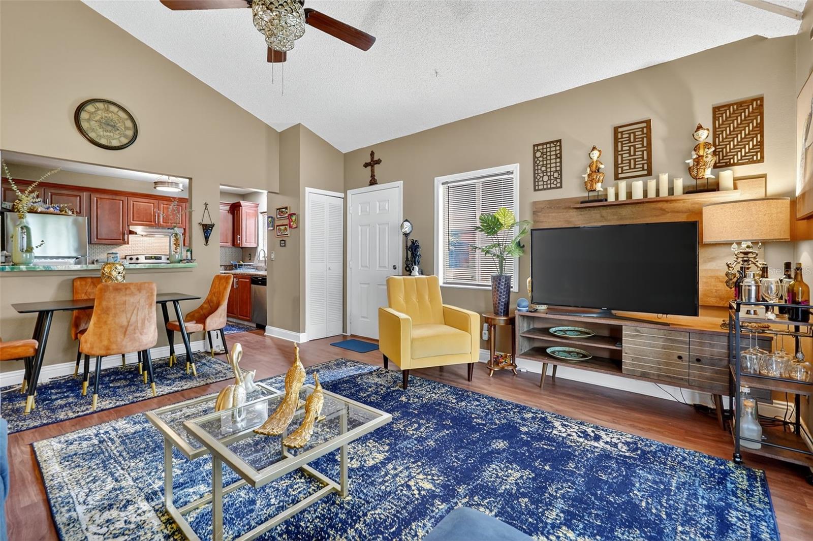 Image 4 of 21 For 1813 Bough Avenue A