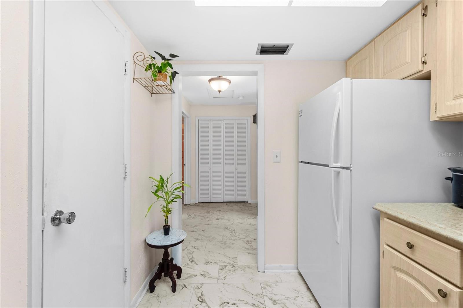 Image 13 of 23 For 610 Indian Rocks Road N 103