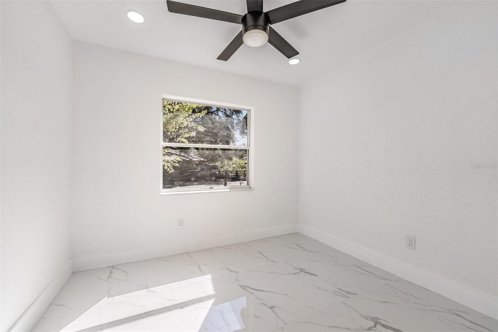 Image 21 of 28 For 1413 May Street