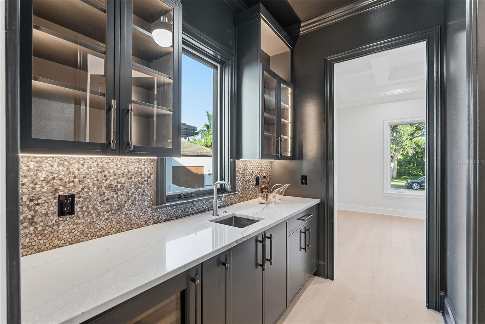 Image 21 of 98 For 214 Aranda Street Ne