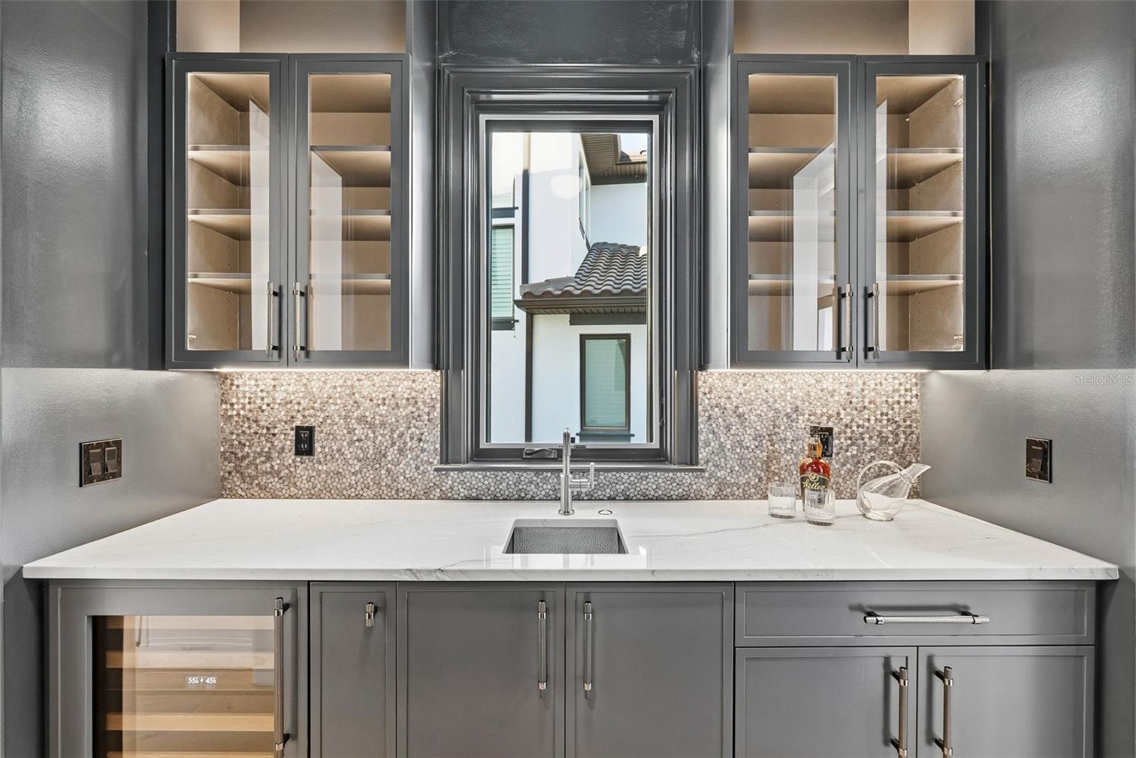 Image 22 of 98 For 214 Aranda Street Ne