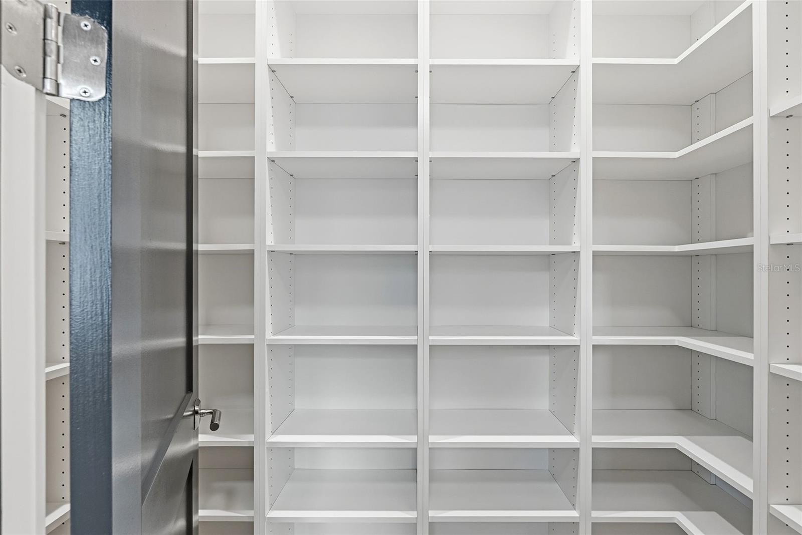 Image 23 of 98 For 214 Aranda Street Ne