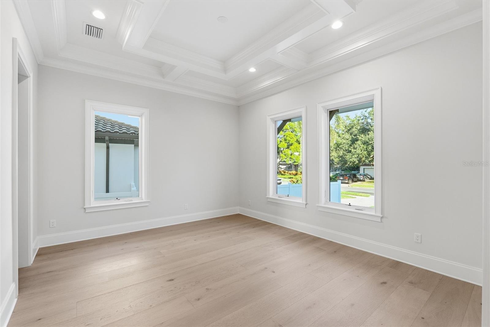 Image 25 of 98 For 214 Aranda Street Ne