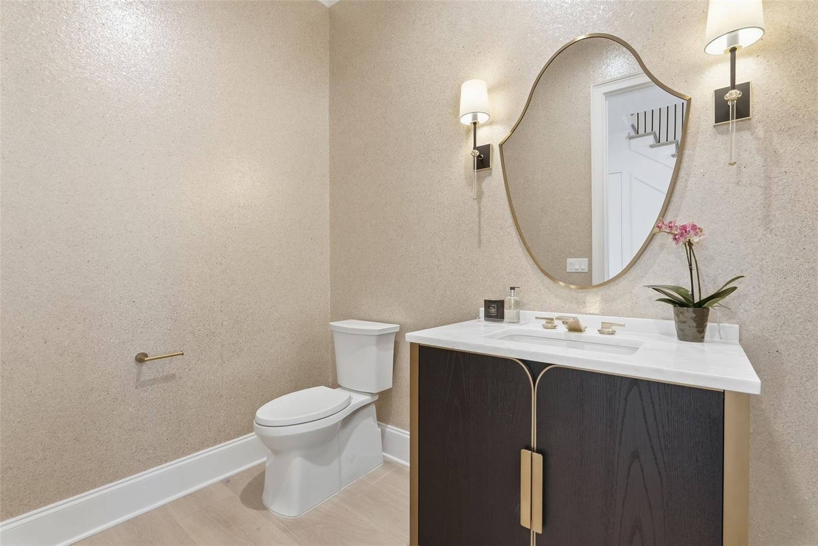 Image 28 of 98 For 214 Aranda Street Ne