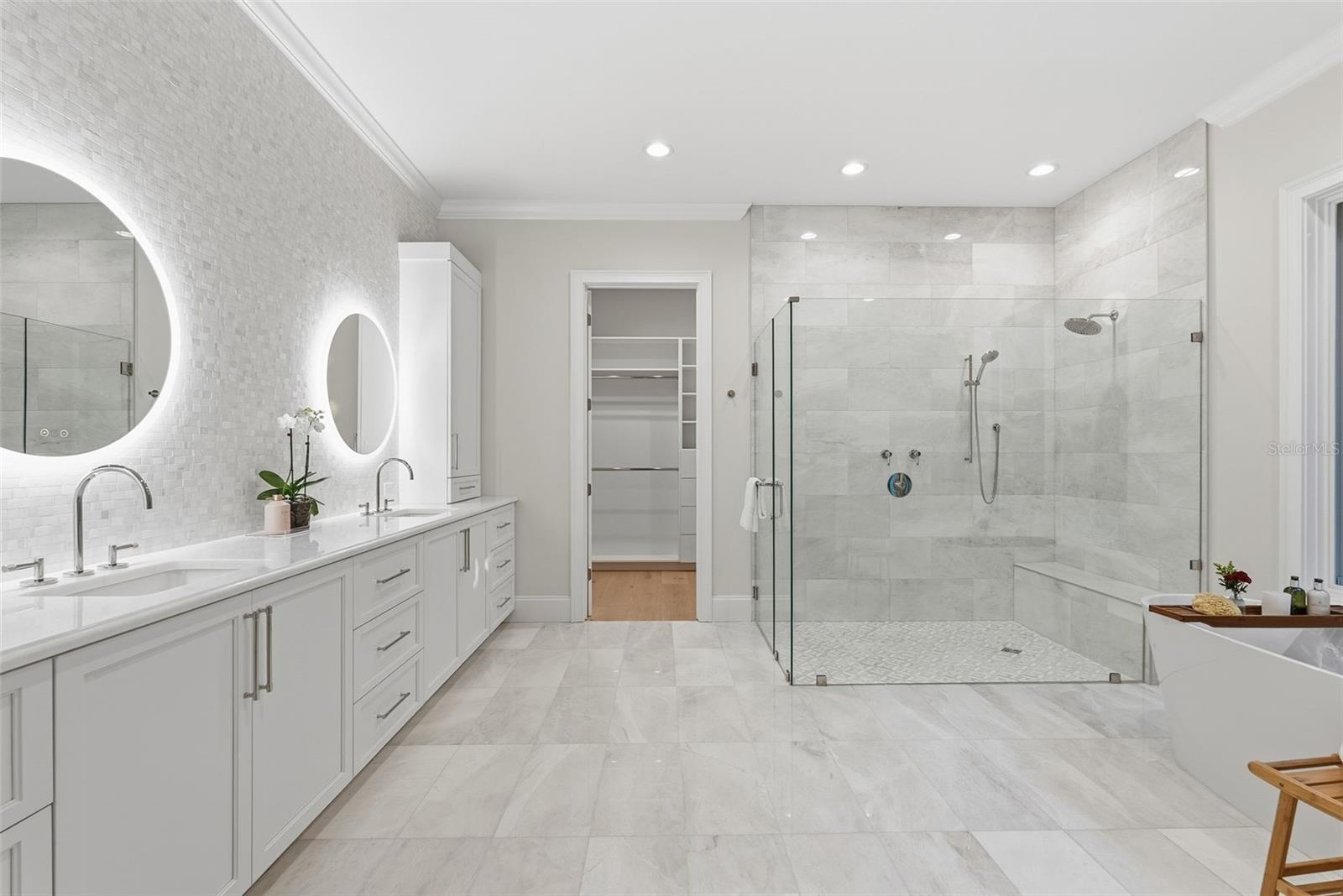 Image 32 of 98 For 214 Aranda Street Ne