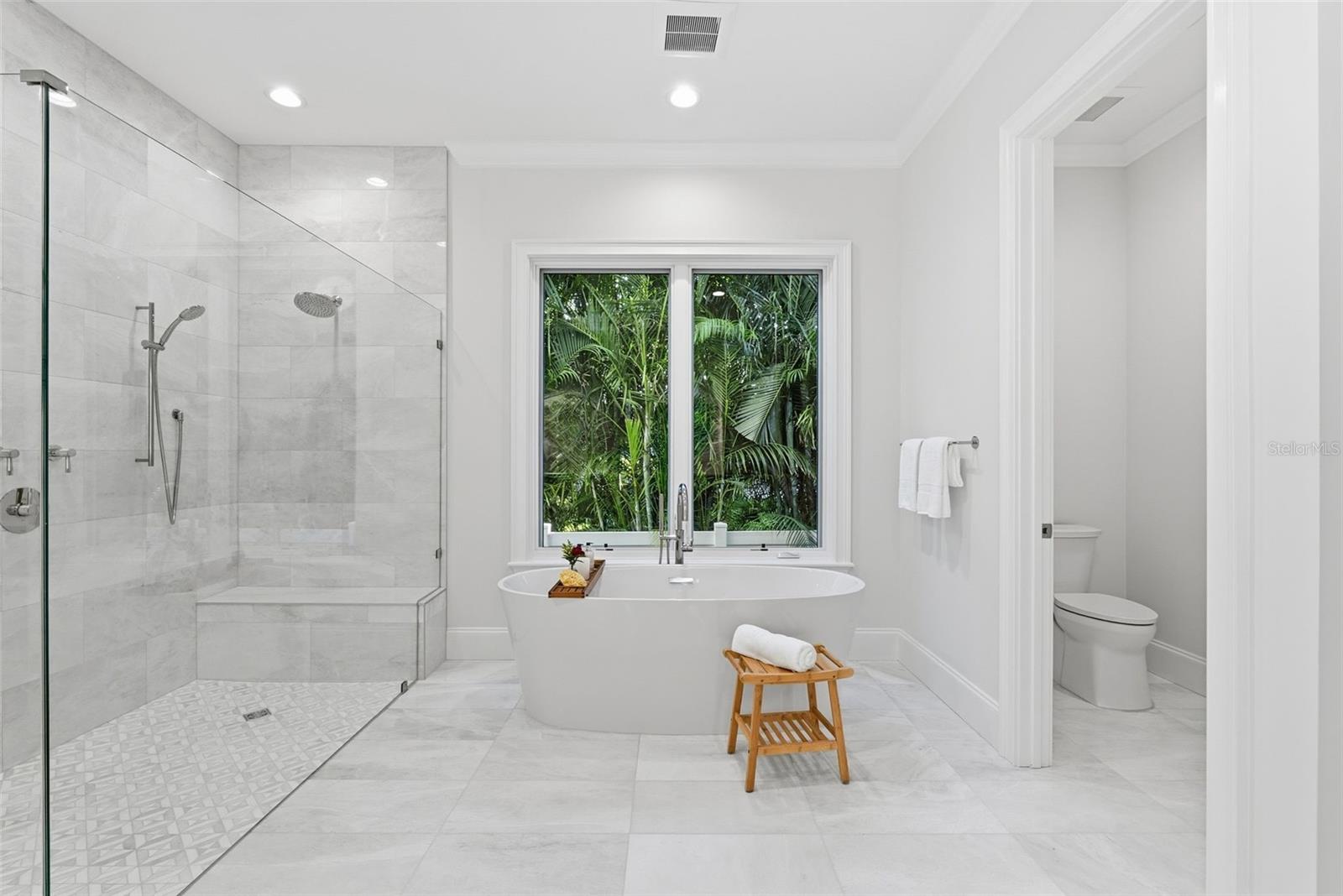 Image 34 of 98 For 214 Aranda Street Ne