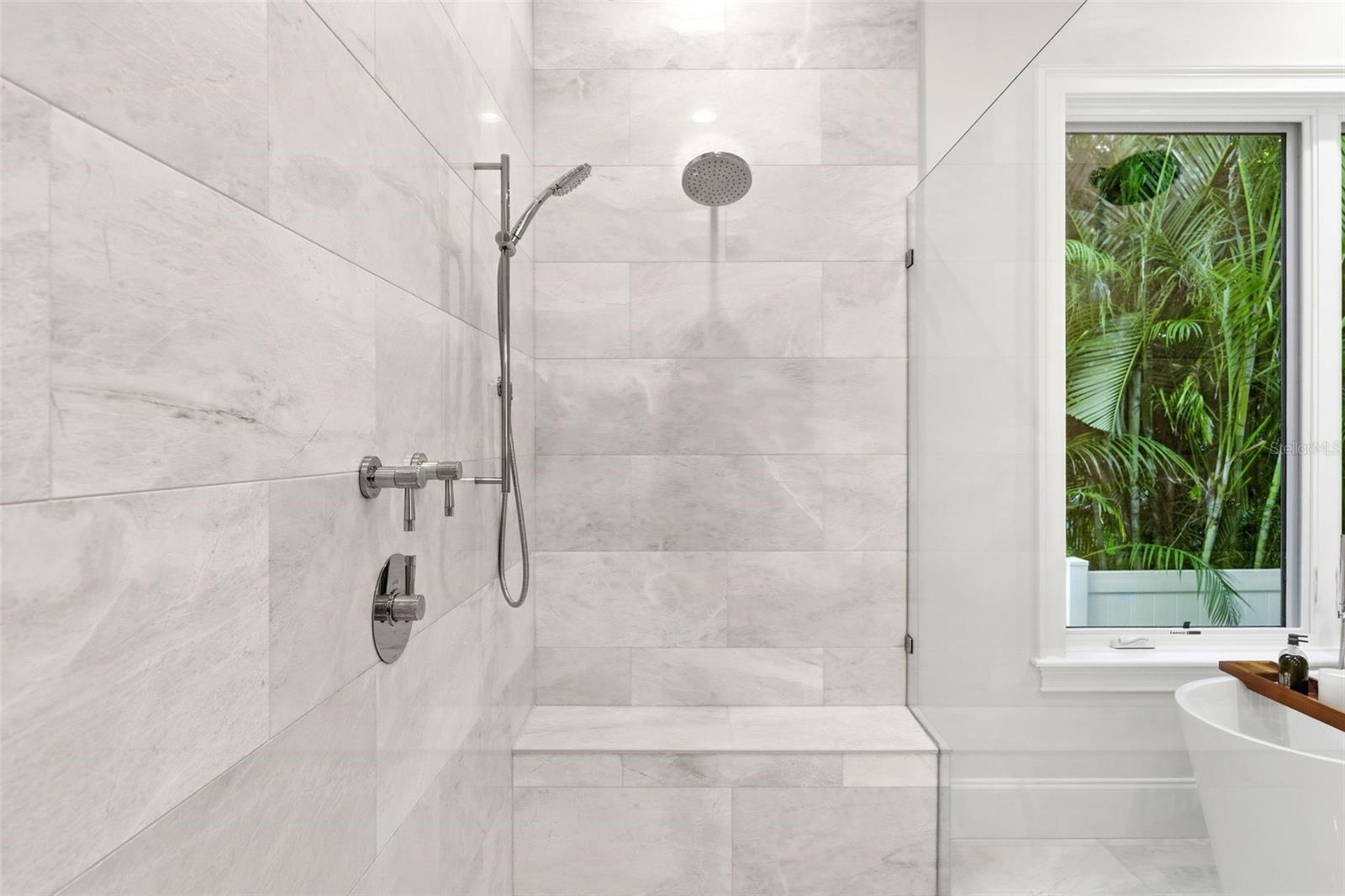 Image 36 of 98 For 214 Aranda Street Ne