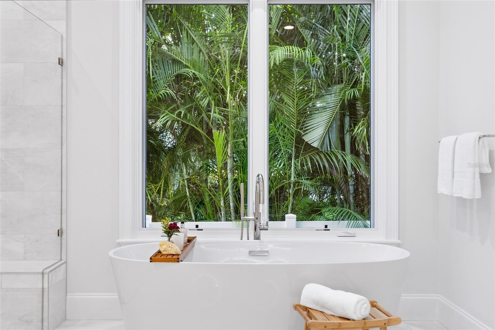 Image 37 of 98 For 214 Aranda Street Ne