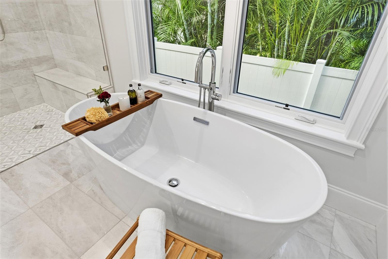 Image 38 of 98 For 214 Aranda Street Ne