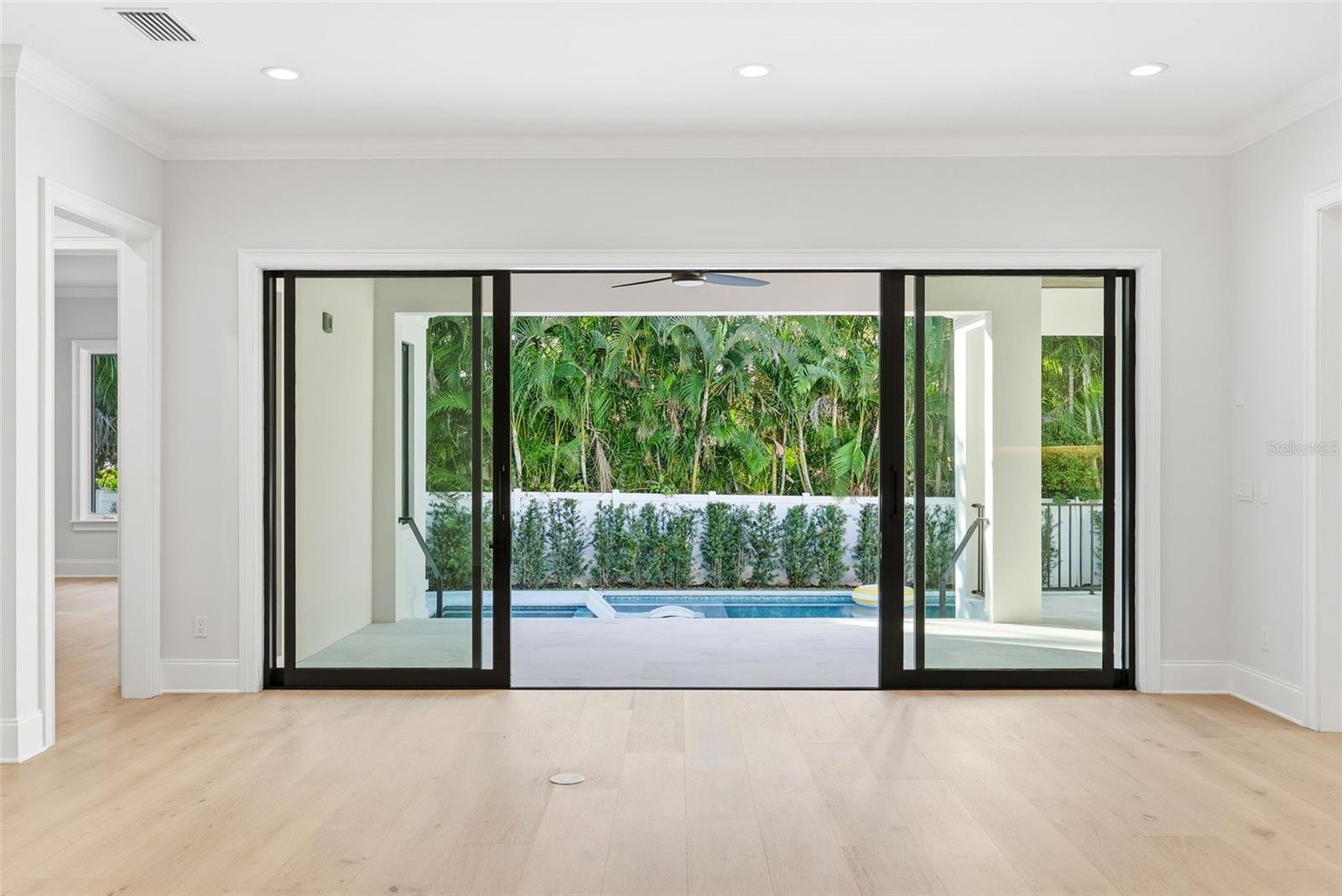 Image 40 of 98 For 214 Aranda Street Ne