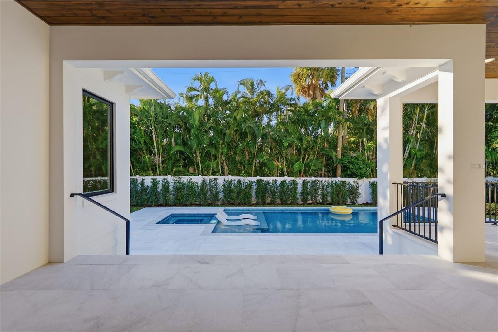 Image 41 of 98 For 214 Aranda Street Ne