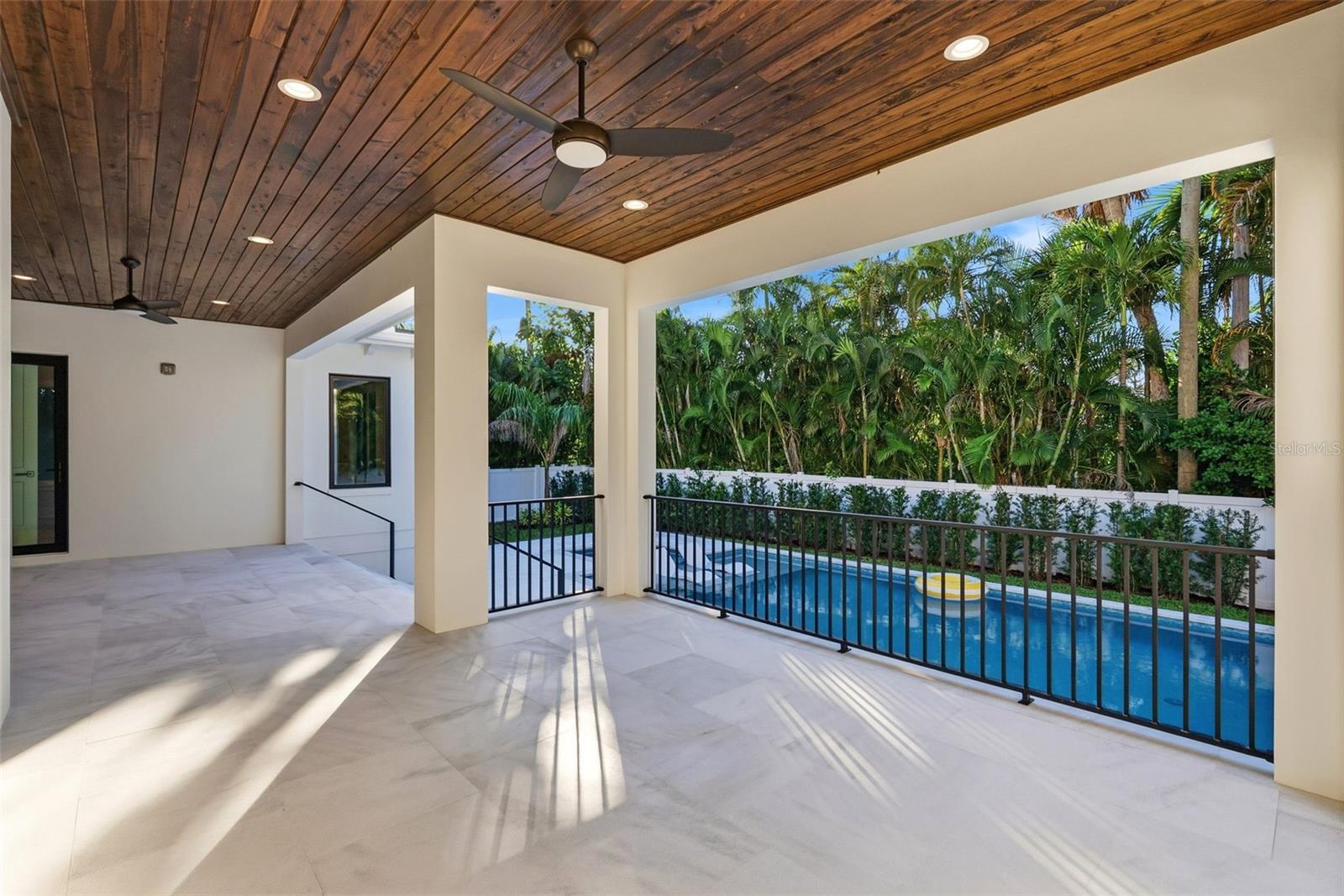 Image 43 of 98 For 214 Aranda Street Ne