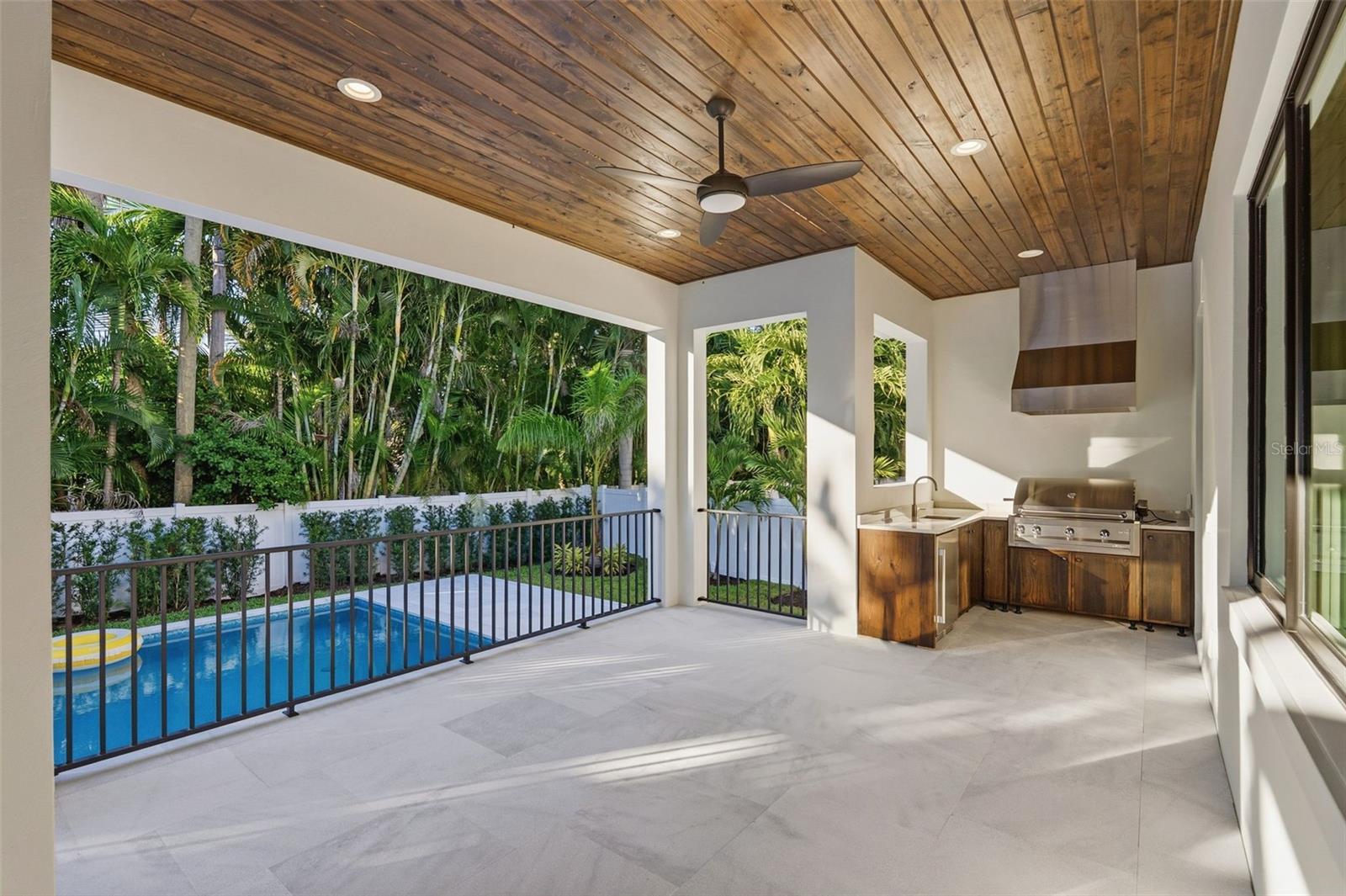 Image 44 of 98 For 214 Aranda Street Ne