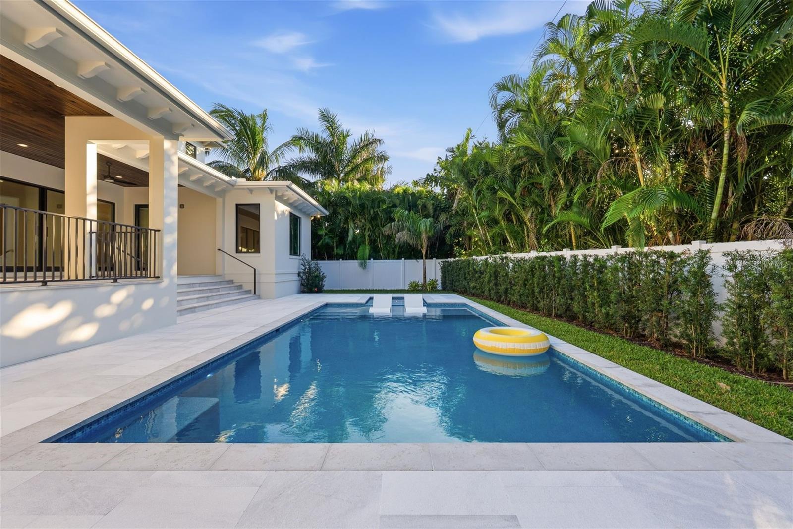 Image 52 of 98 For 214 Aranda Street Ne