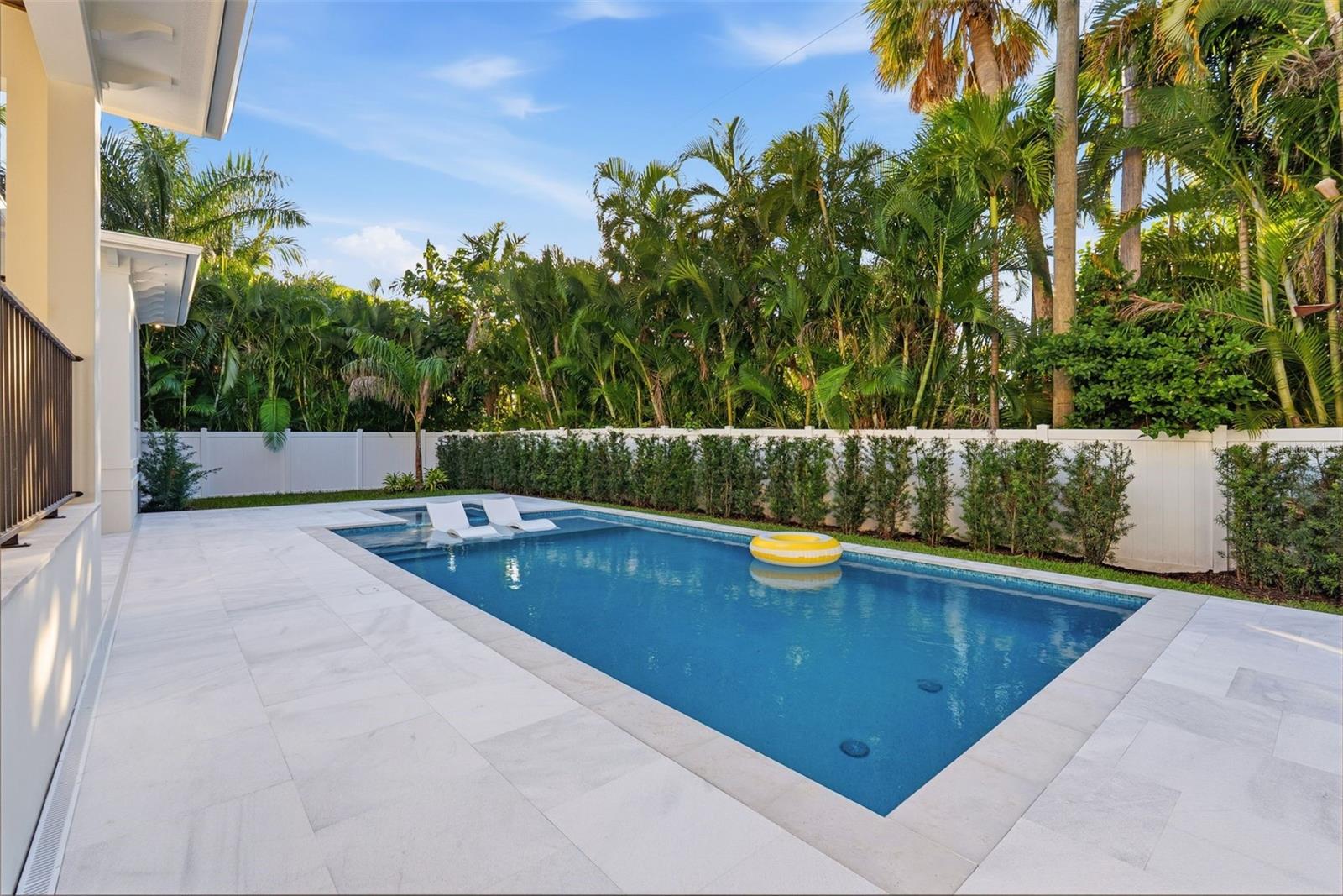 Image 53 of 98 For 214 Aranda Street Ne