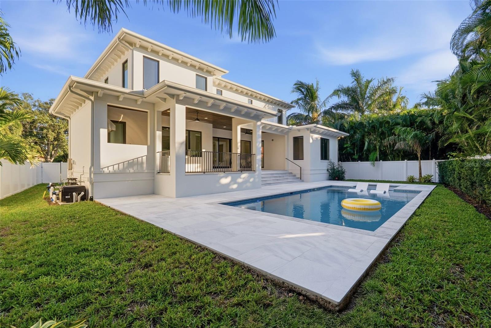 Image 57 of 98 For 214 Aranda Street Ne