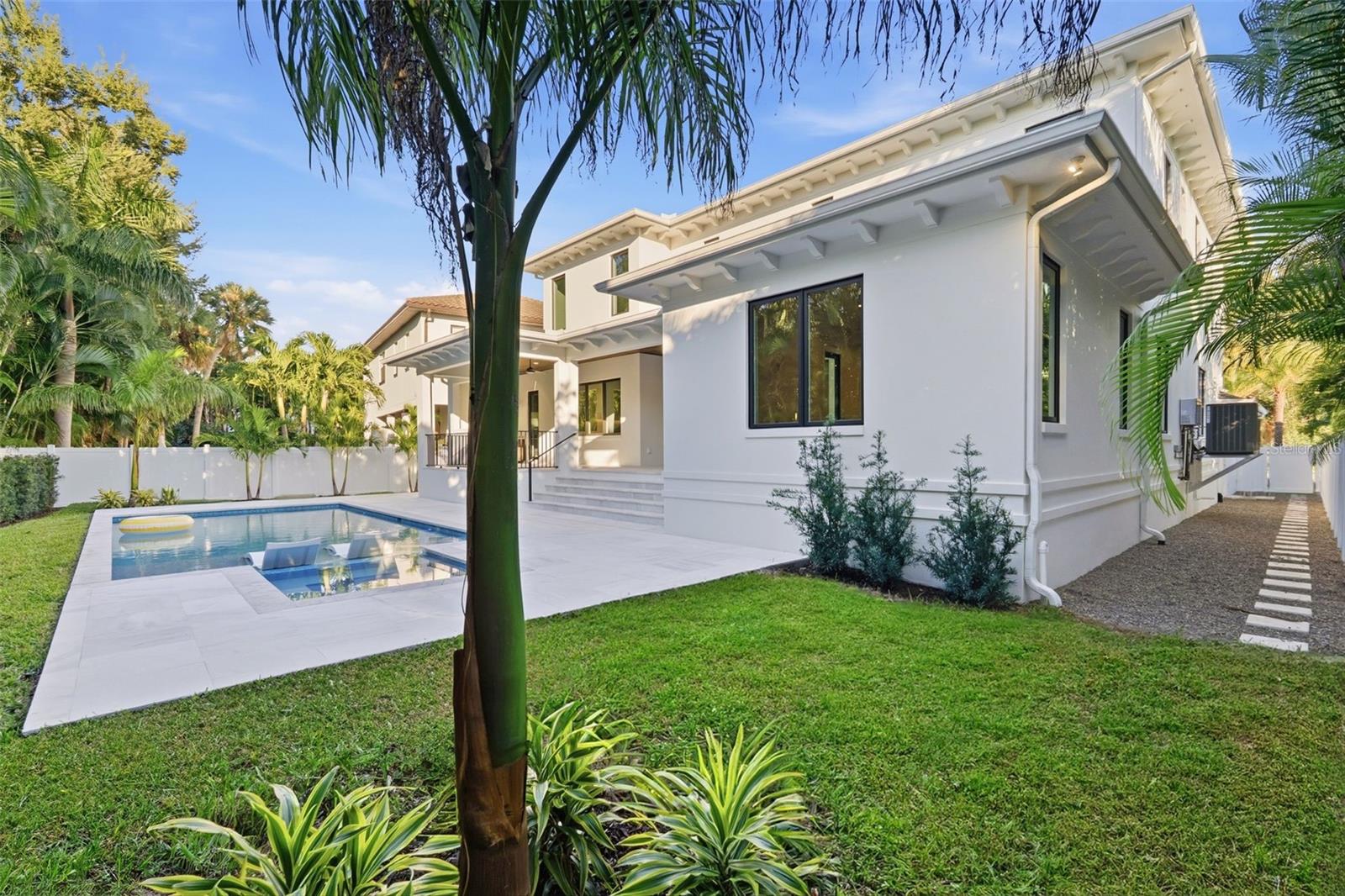 Image 58 of 98 For 214 Aranda Street Ne