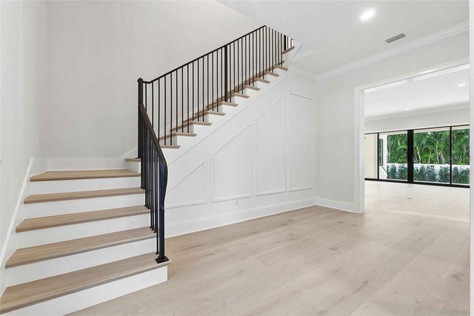 Image 6 of 98 For 214 Aranda Street Ne