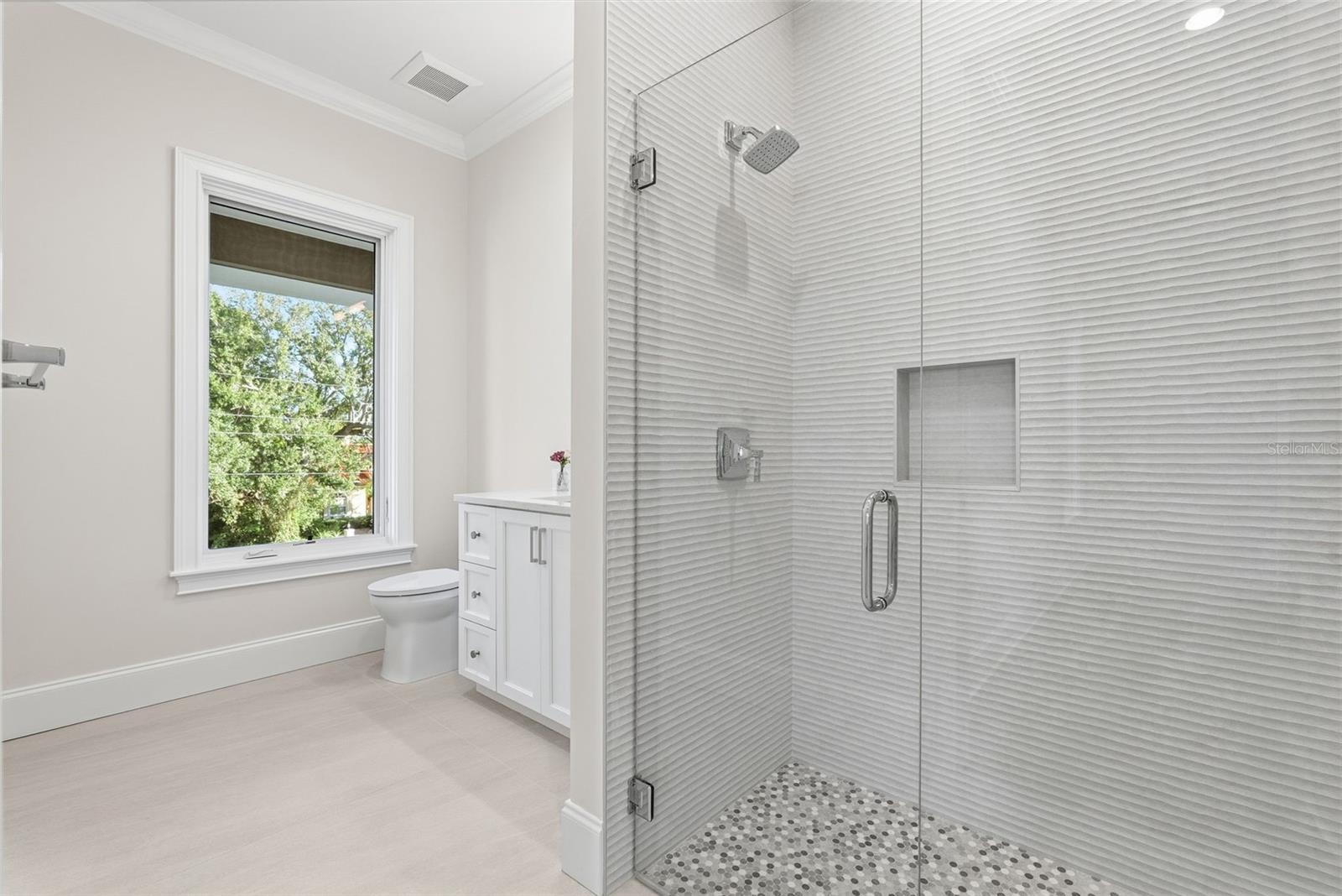 Image 62 of 98 For 214 Aranda Street Ne