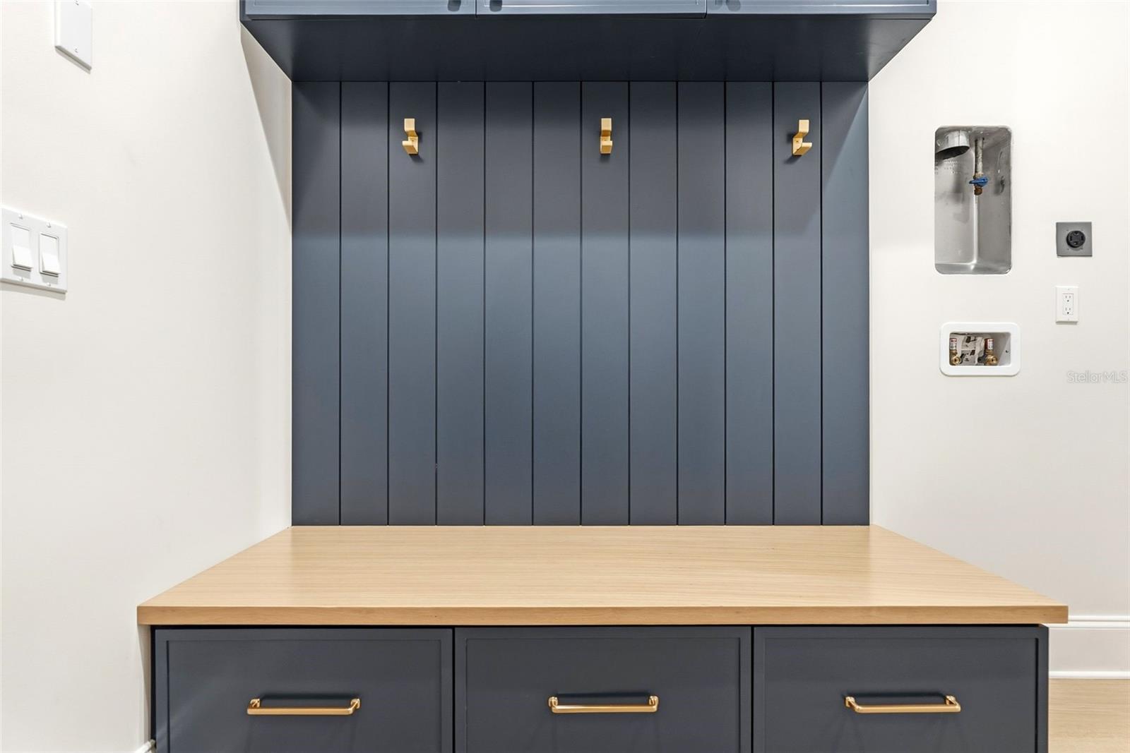 Image 64 of 98 For 214 Aranda Street Ne