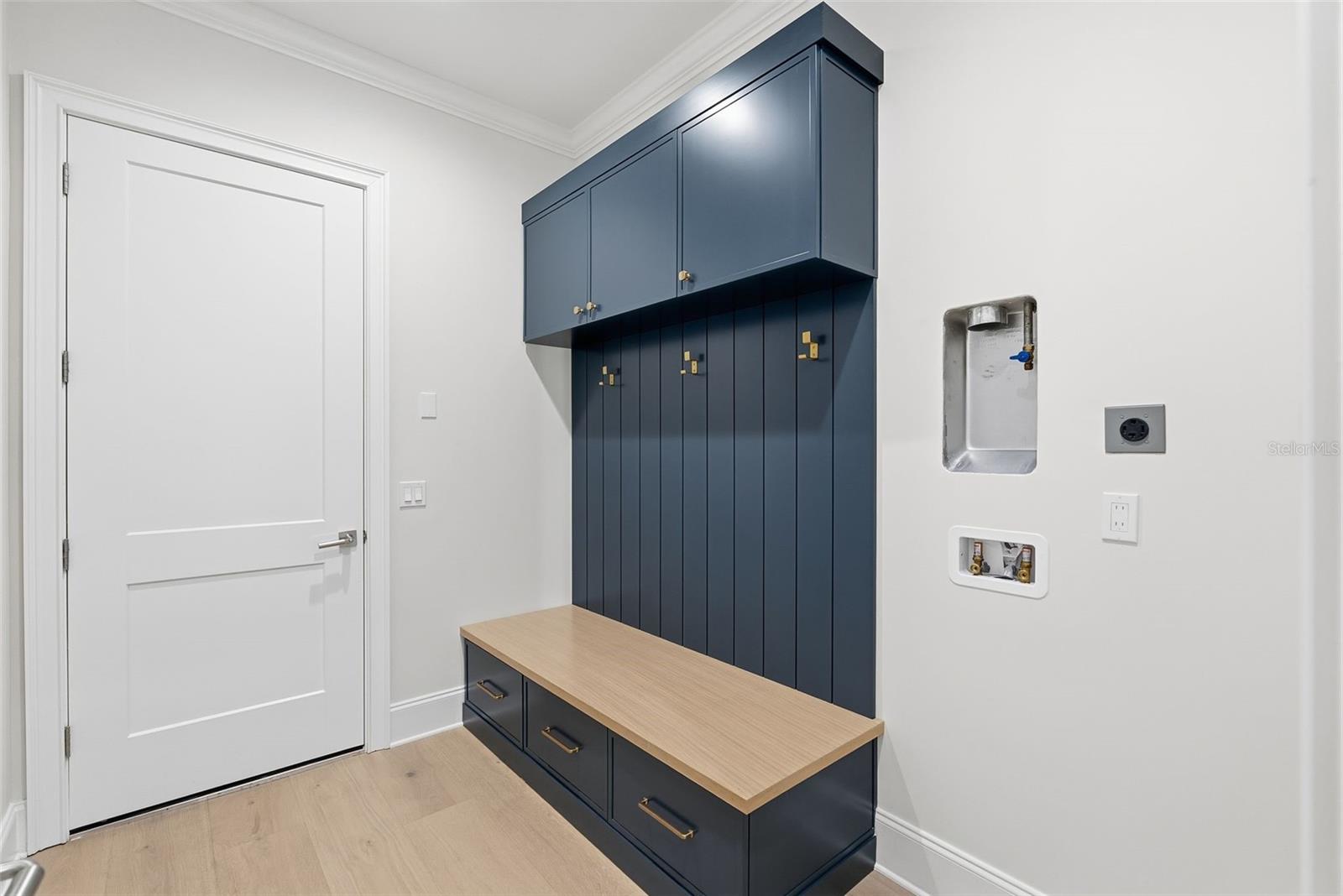 Image 65 of 98 For 214 Aranda Street Ne