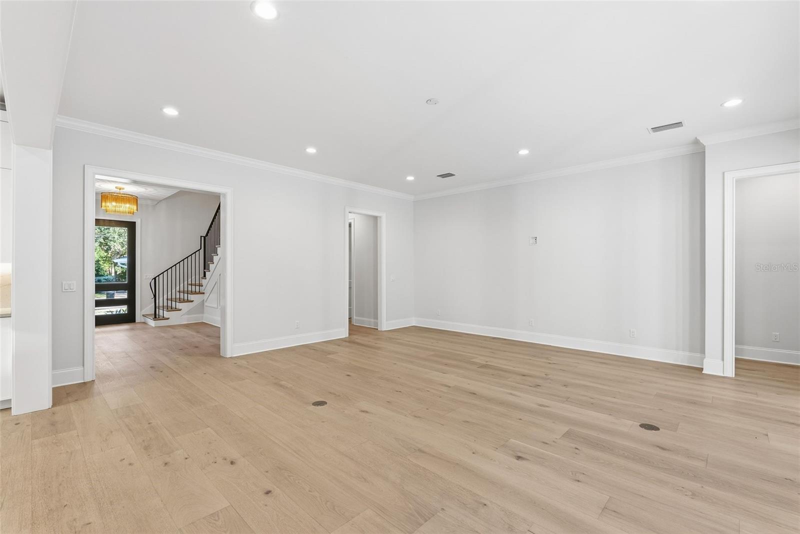 Image 67 of 98 For 214 Aranda Street Ne