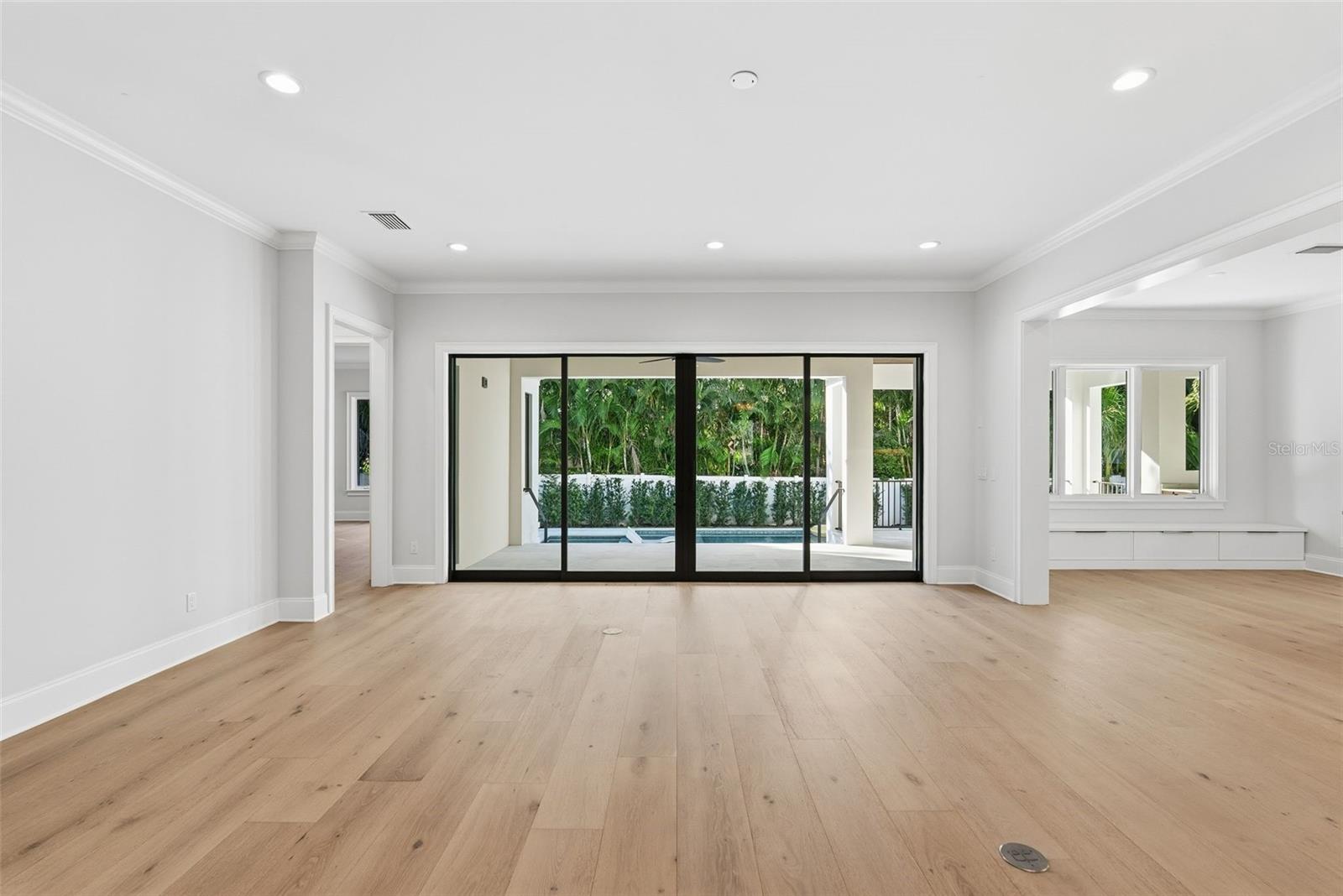 Image 7 of 98 For 214 Aranda Street Ne