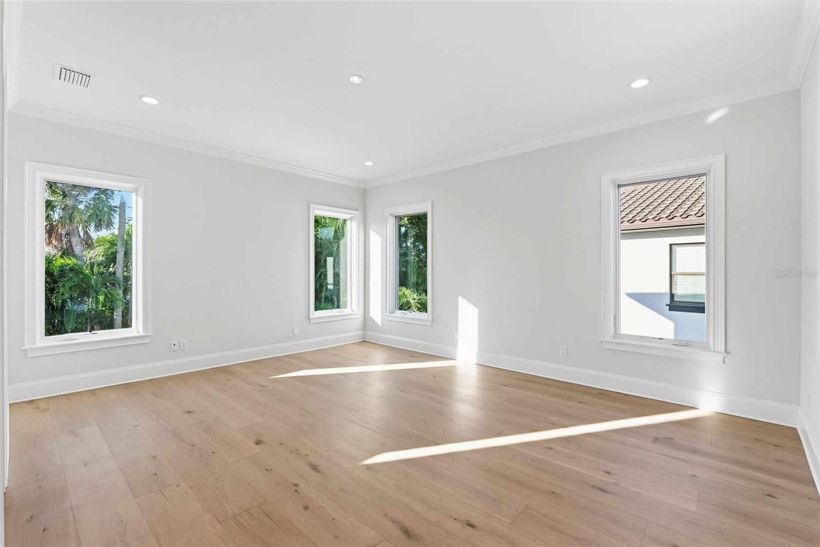 Image 73 of 98 For 214 Aranda Street Ne