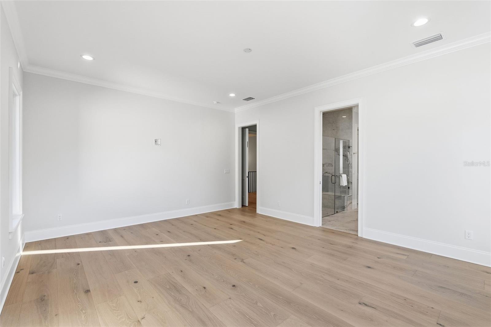 Image 74 of 98 For 214 Aranda Street Ne