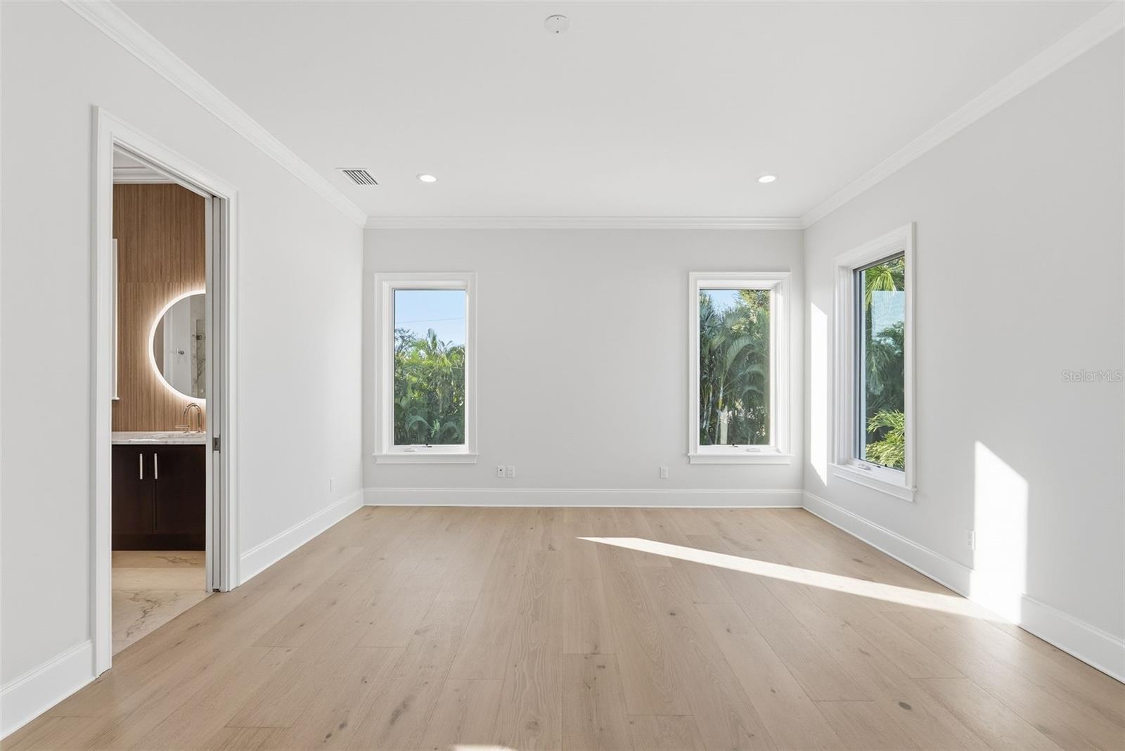 Image 76 of 98 For 214 Aranda Street Ne