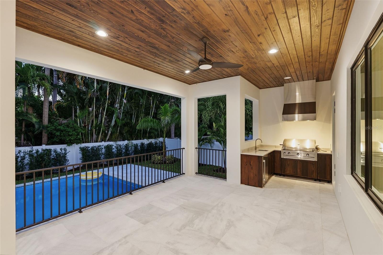 Image 95 of 98 For 214 Aranda Street Ne