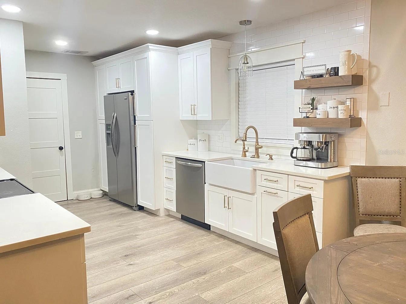 Image 3 of 8 For 9009 Bana Villa Court