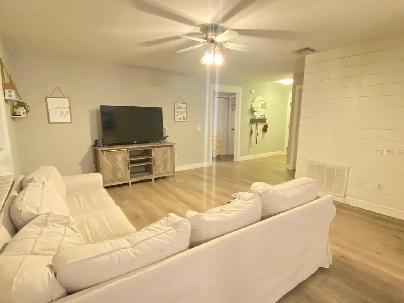 Image 4 of 8 For 9009 Bana Villa Court