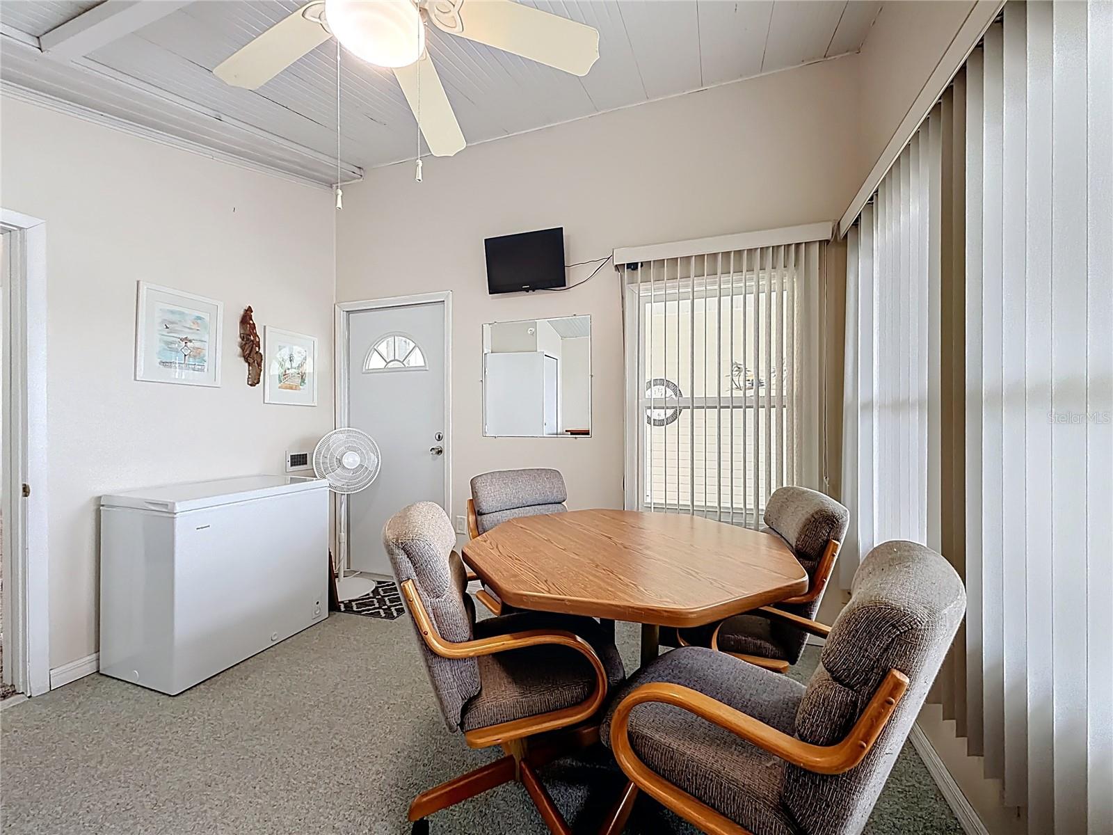 Image 7 of 39 For 278 Big Pine Avenue N