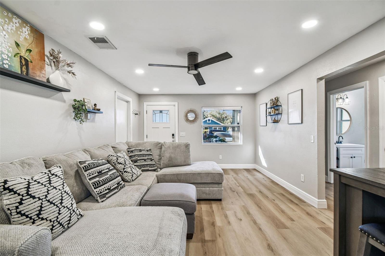 Image 4 of 23 For 1706 Chelsea Street