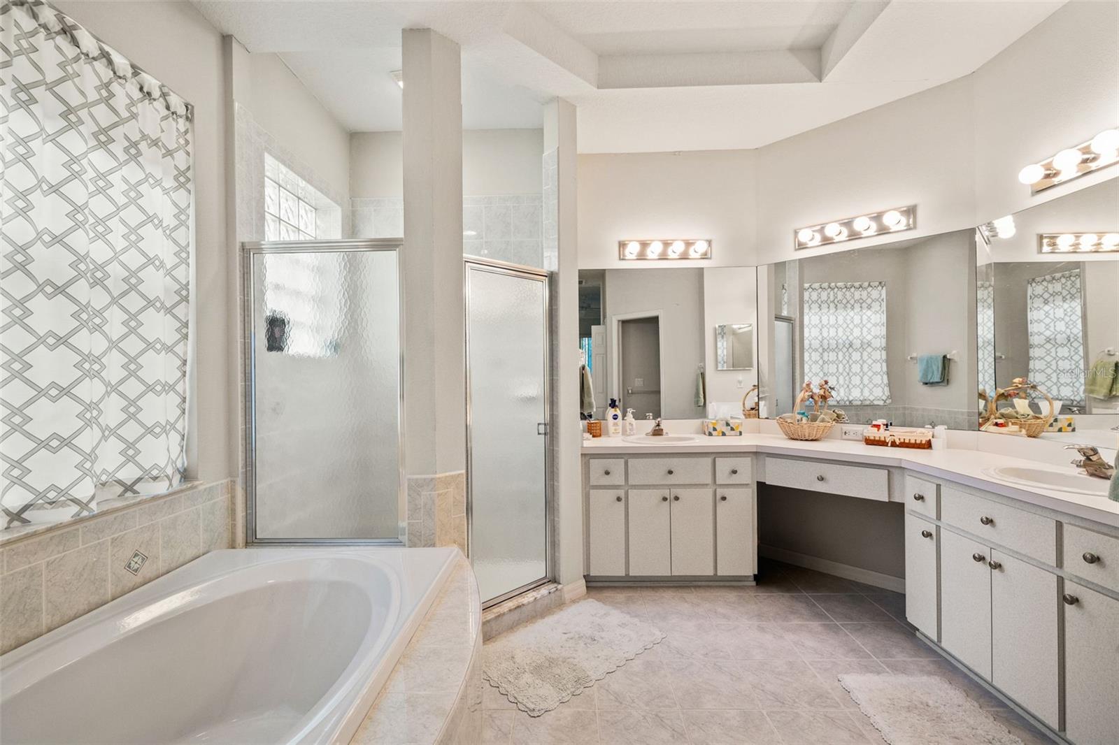 Image 28 of 53 For 10199 Holly Berry Drive