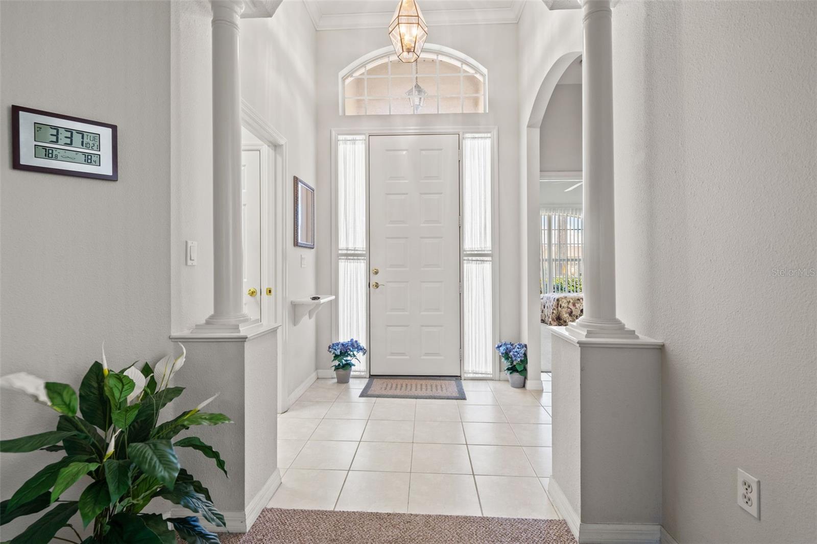 Image 4 of 53 For 10199 Holly Berry Drive