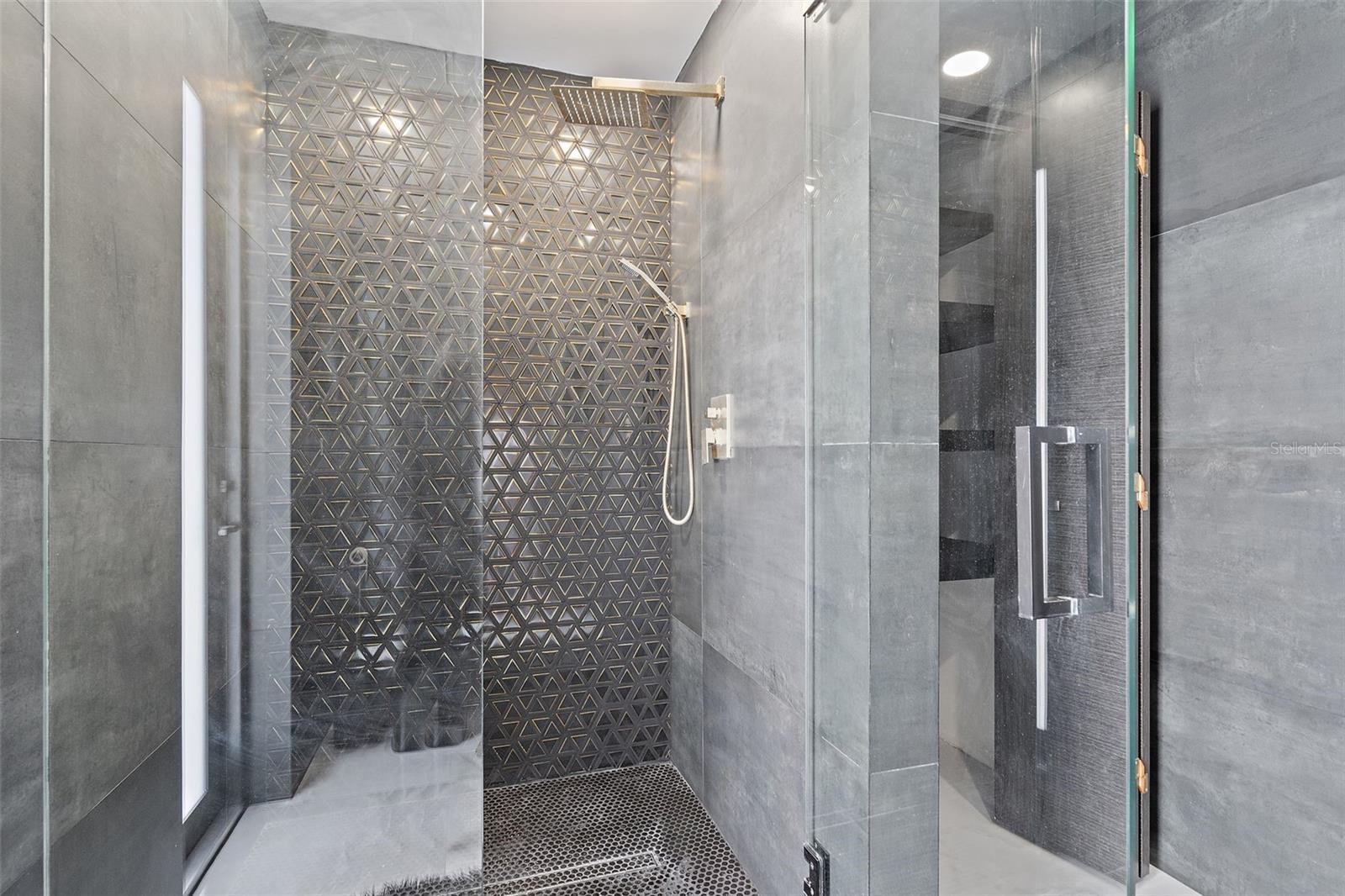 Image 15 of 70 For 585 Dolphin Avenue Se